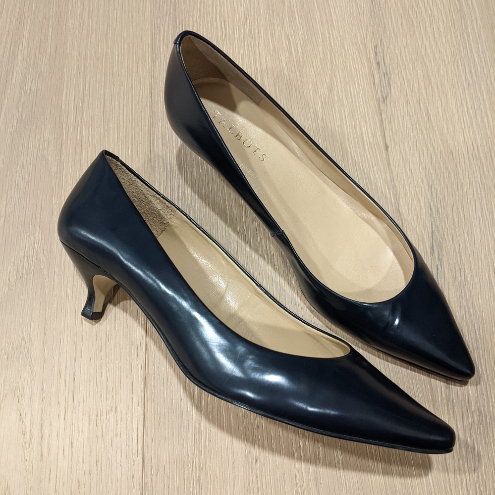 Talbots navy kitten heels